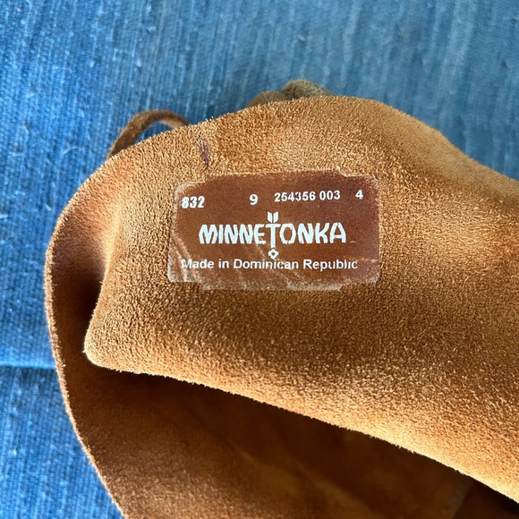 Minnetonka soft sole moccasin. Suede. - Picture 5 of 7